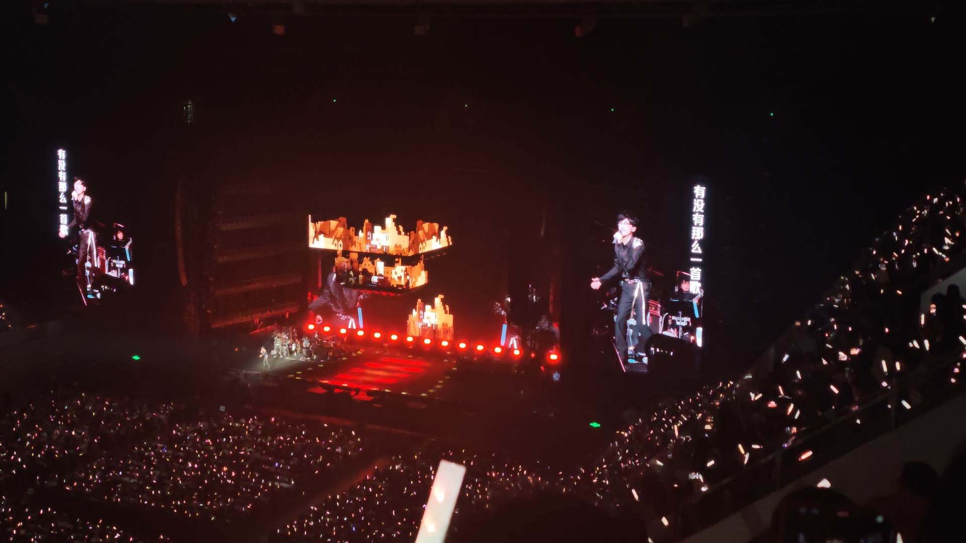 周传雄演唱会舞台照