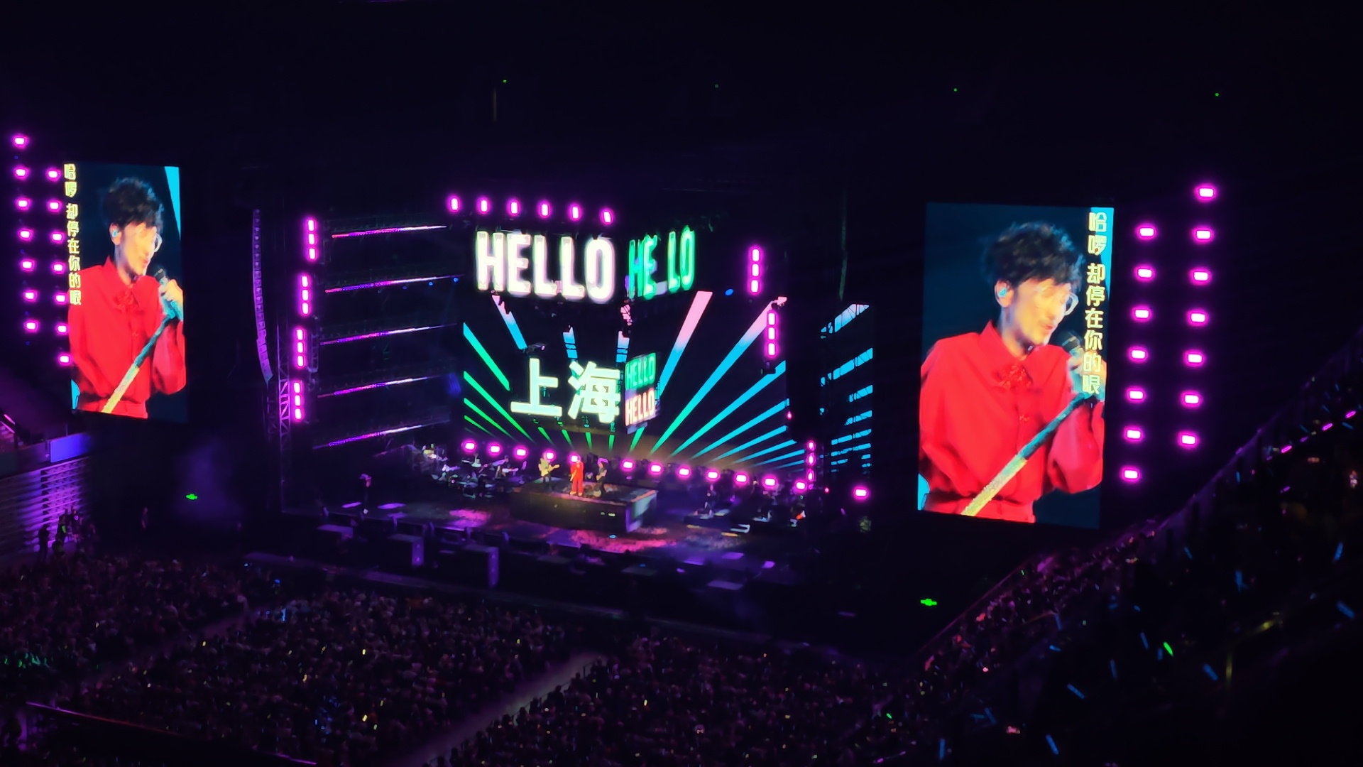 周传雄演唱会舞台照