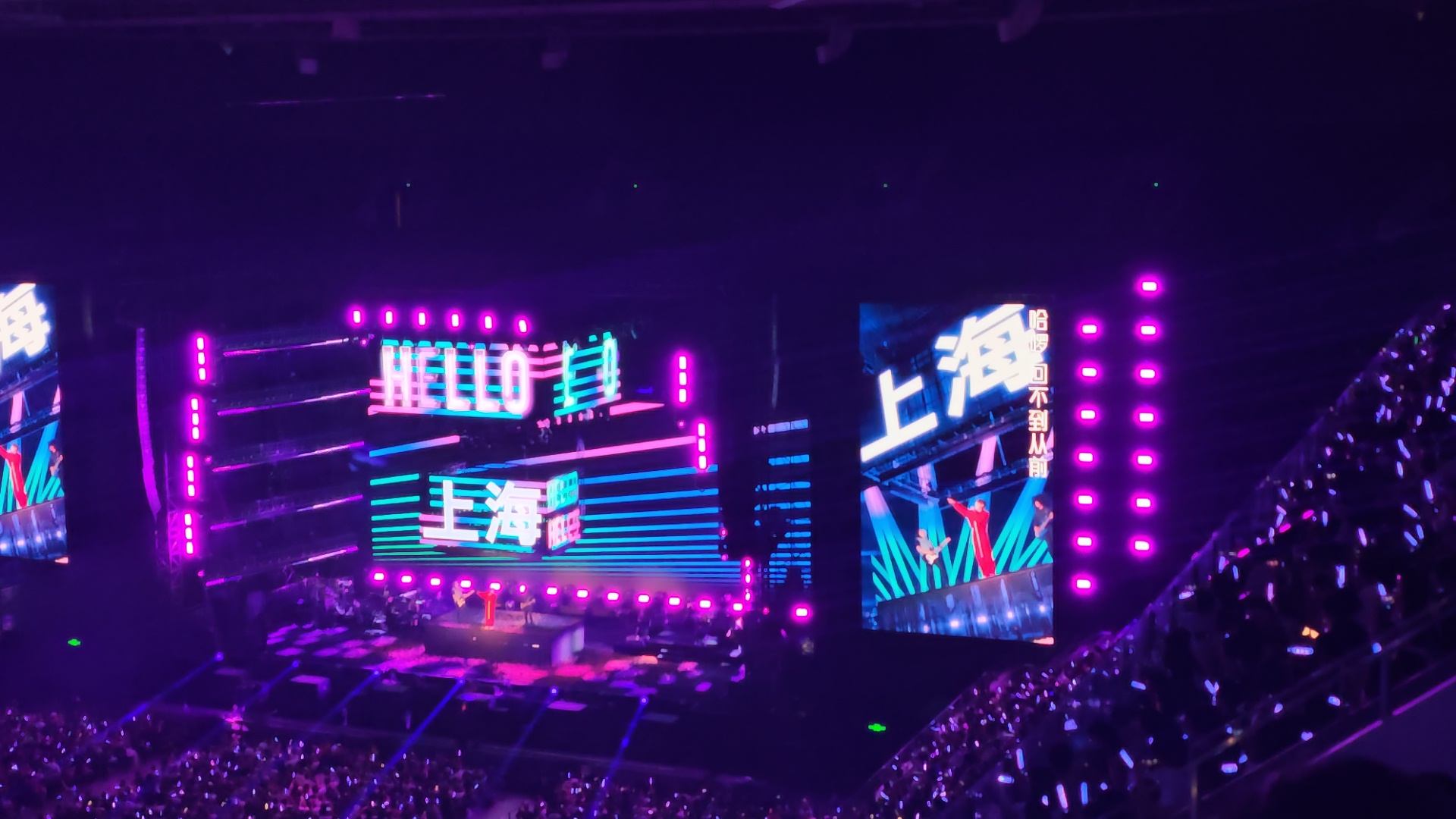 周传雄演唱会舞台照